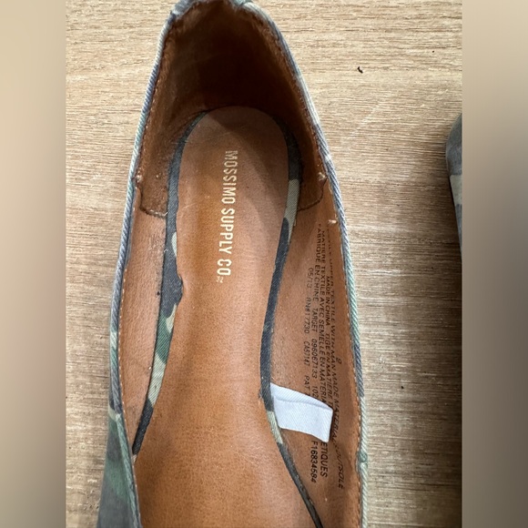 Mossimo supply camo studded flats size 9 - Picture 2 of 6